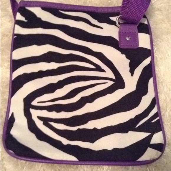 A zebra print purse - Picture 3 of 6